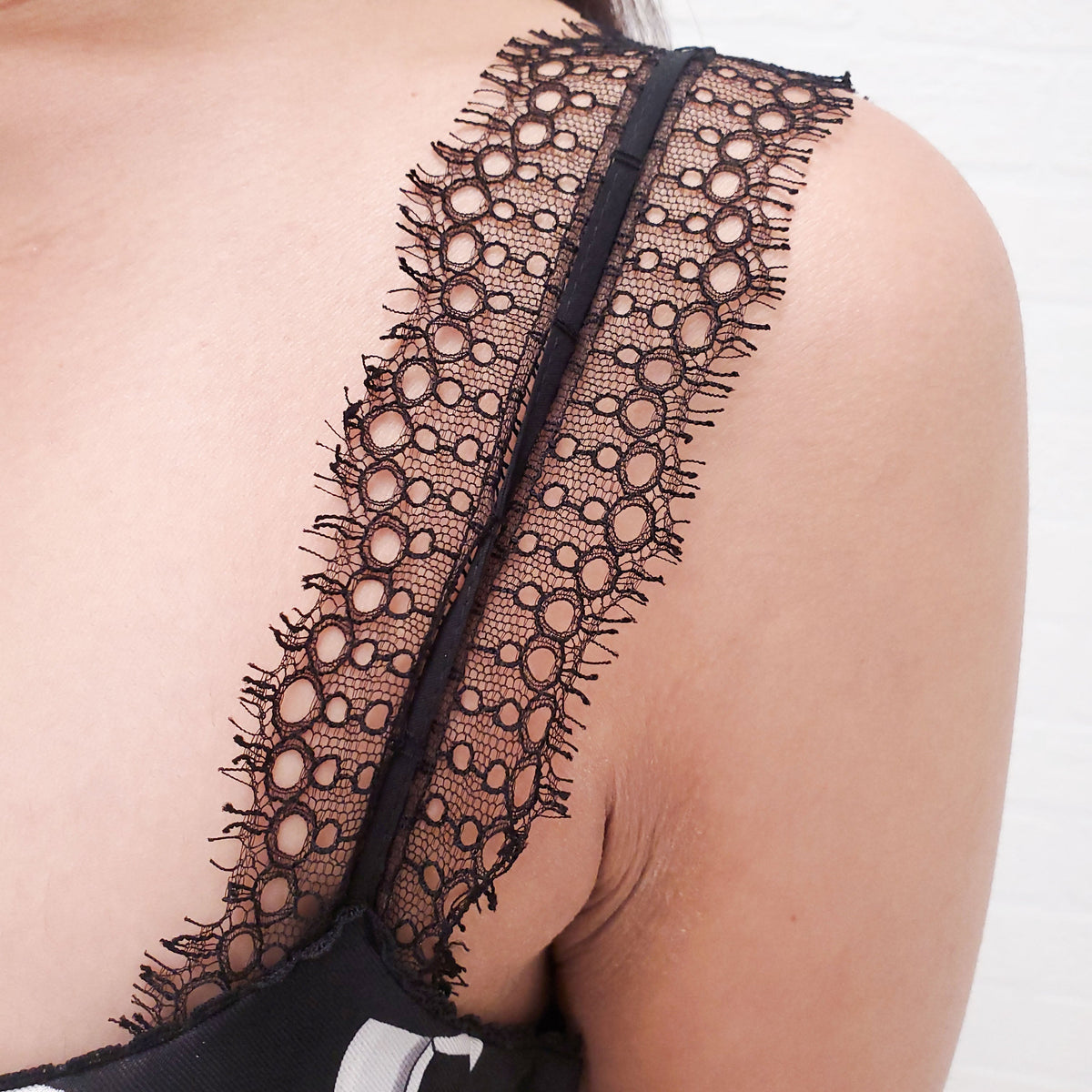 VERSACE BLACK AND WHITE LACE BUSTIER TOP - SIZE 44
