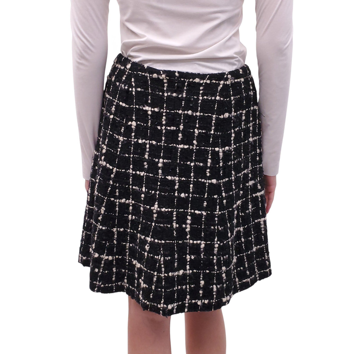 CHANEL CRUISE 2003 BLACK AND WHITE HOUNDSTOOTH TWEED SUIT WITH SEQUIN DETAILS - SIZE 40