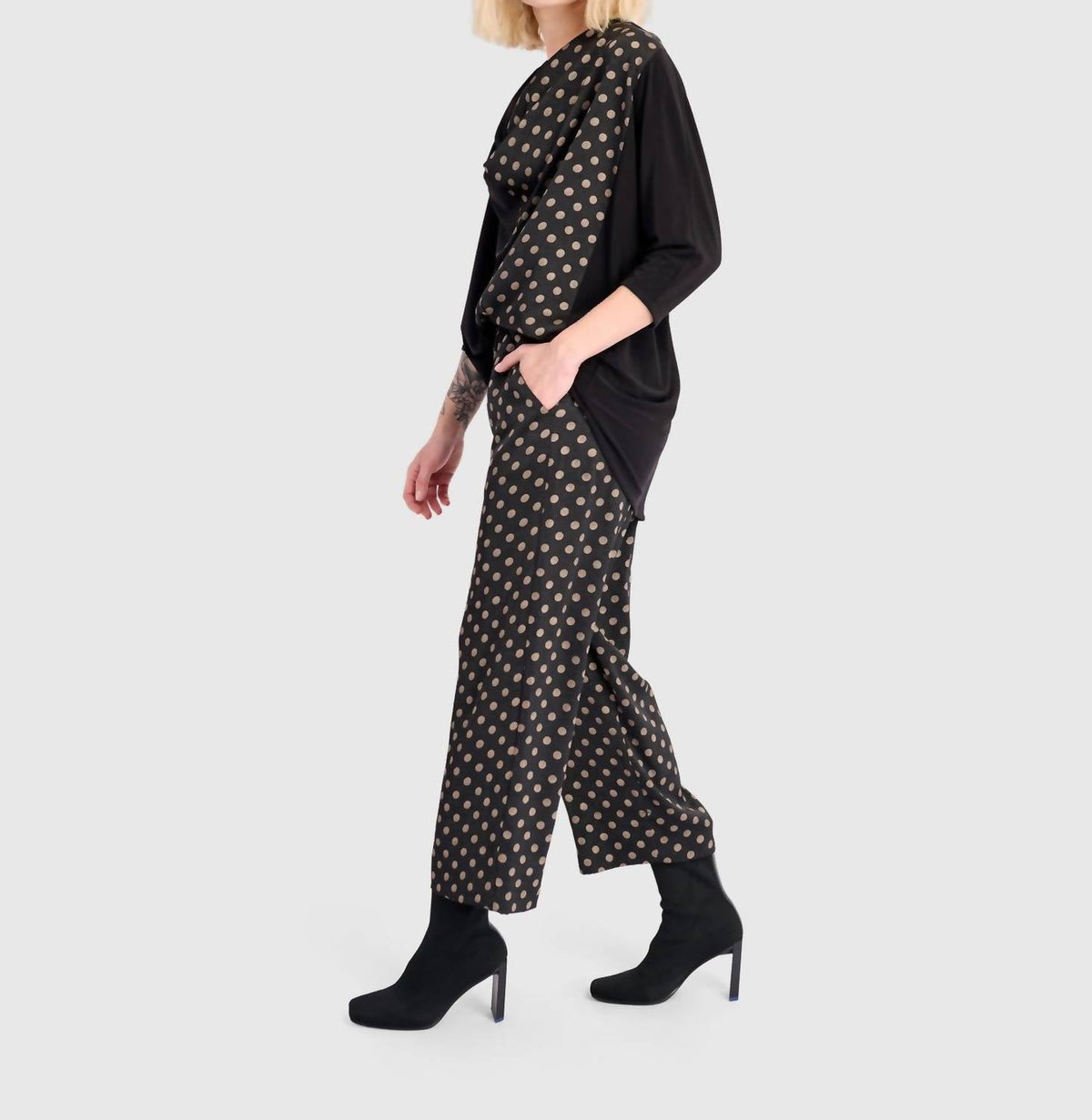 Coupe Draped Top In Black/bronze Dots