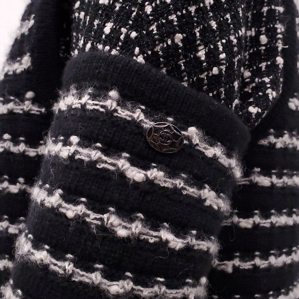 CHANEL 2010 BLACK AND WHITE TWEED JACKET WITH CASHMERE VEST AND SLEEVES - SIZE 42