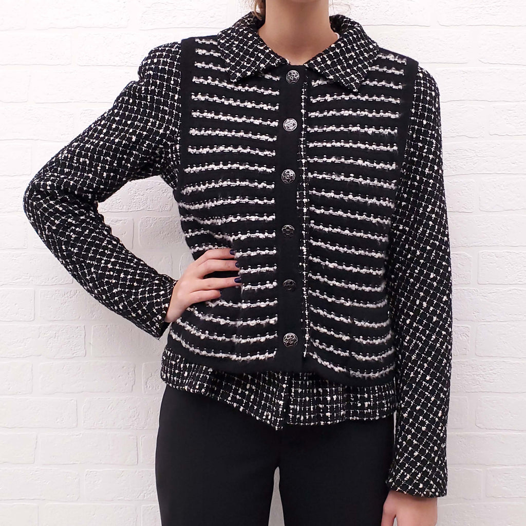 CHANEL 2010 BLACK AND WHITE TWEED JACKET WITH CASHMERE VEST AND SLEEVES - SIZE 42