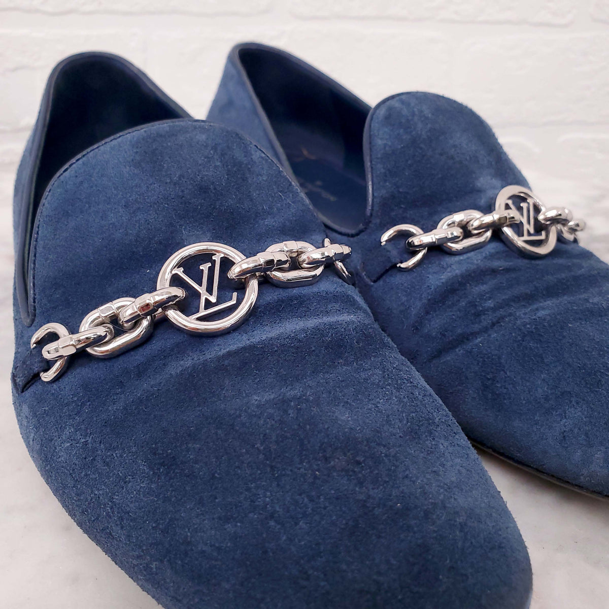 LOUIS VUITTON NAVY SUEDE LOAFERS WITH CHAIN LOGO - SIZE 36