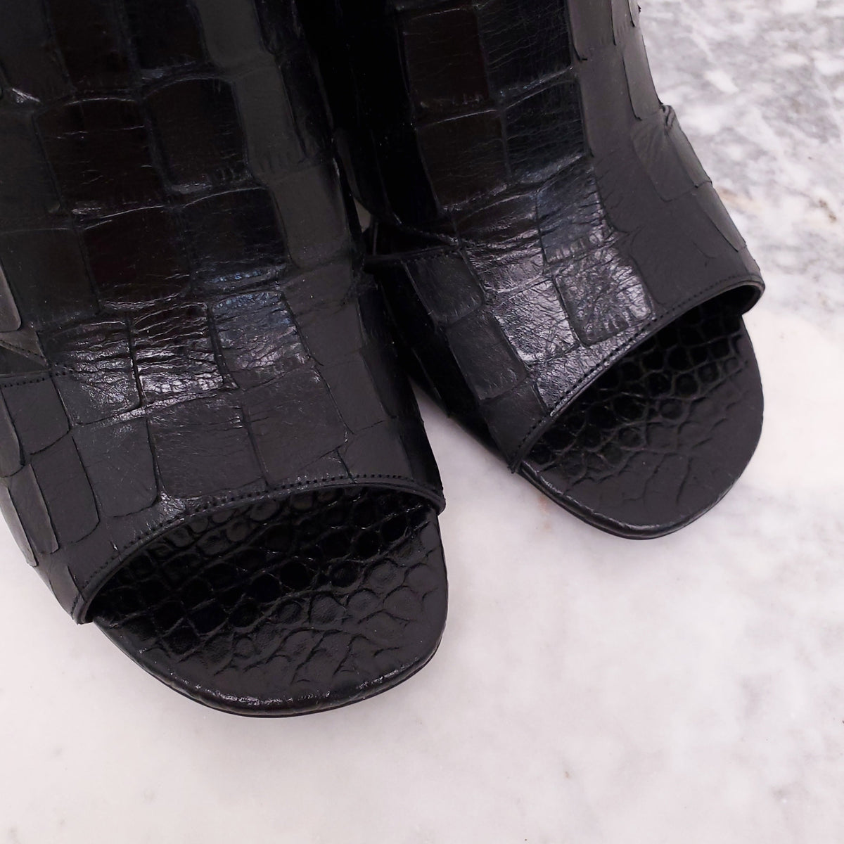 SAINT LAURENT BLACK CROC EFFECT BLOCK SANDALS - SIZE 40