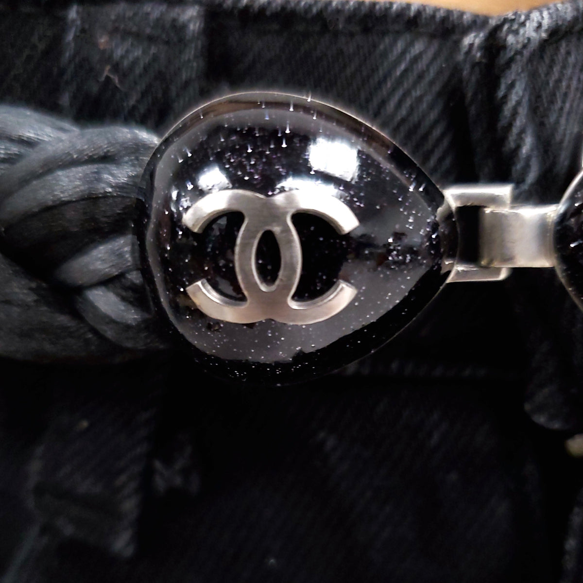 CHANEL BLACK AND GREY WOVEN BELT WITH LOGO CLASP - SIZE 100